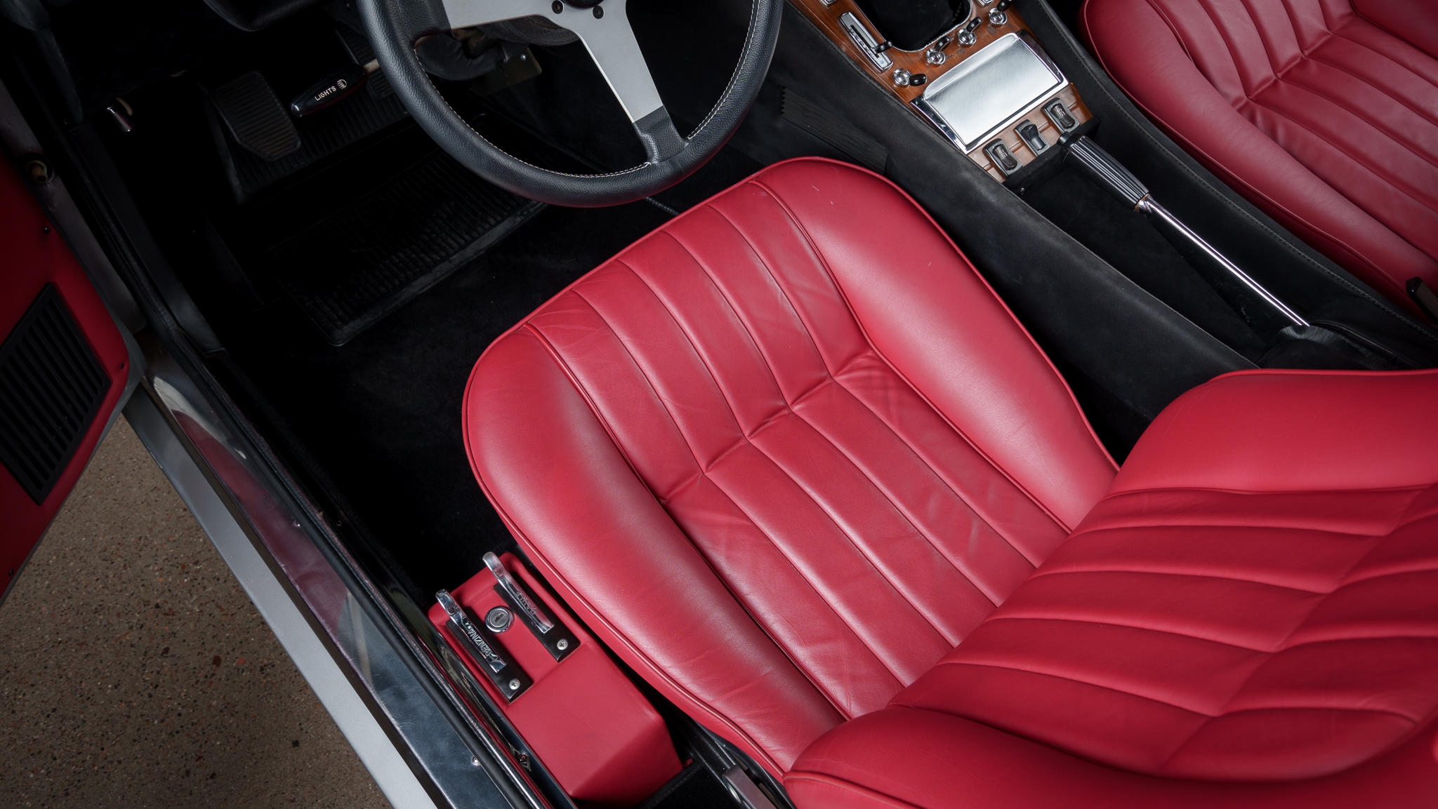 Ferrari 365 GT4 2+2 5-Speed
